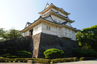 �l������̉Ύ�u���c����̐킢�v